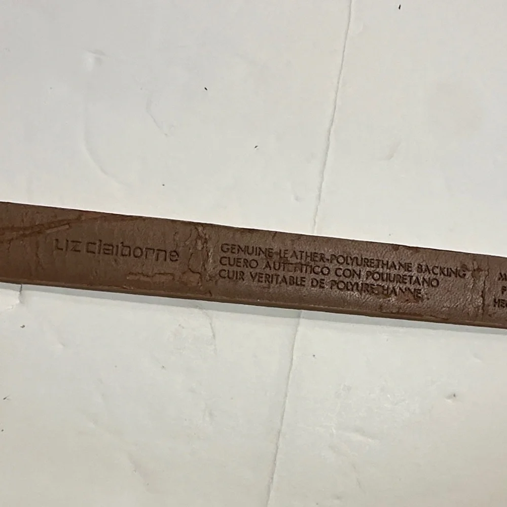 Liz Claiborne Tan Leather Skinny Belt with Silvertone buckle 25-29”